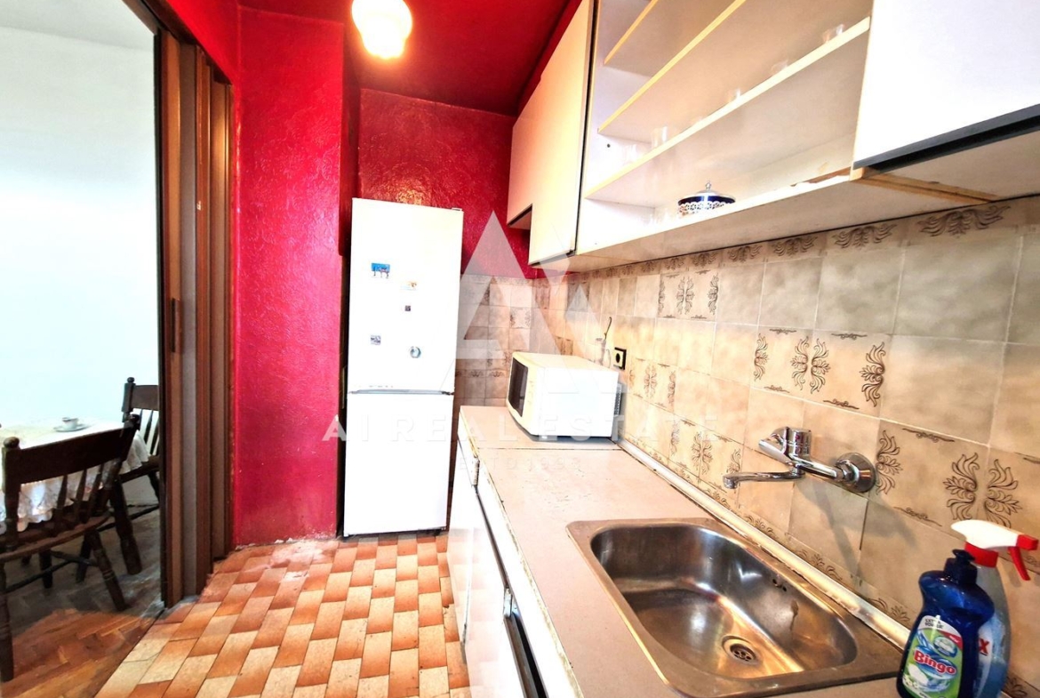 Продава четиристаен апартамент - 0