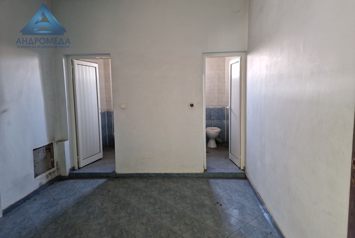 Продава промишлено помещение - 0