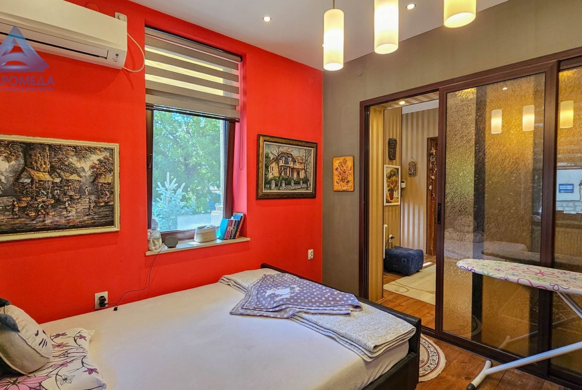 Триетажна къща със самостоятелен двор гр.Плевен, ул.Кирил и Методий 29 ! - 0