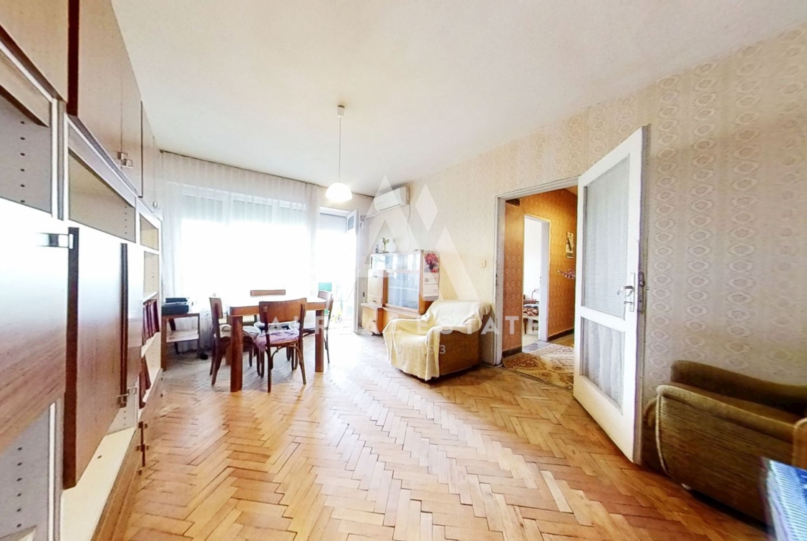 Тристаен апартамент ж.к. Сторгозия 1 - 0