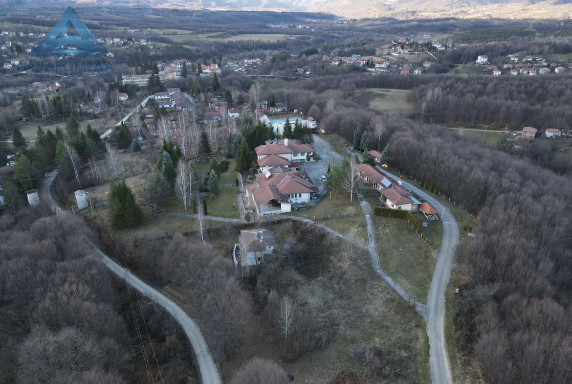 Хотел (работещ) в полите на Стара планина с отлична панорама и условия ! - 0