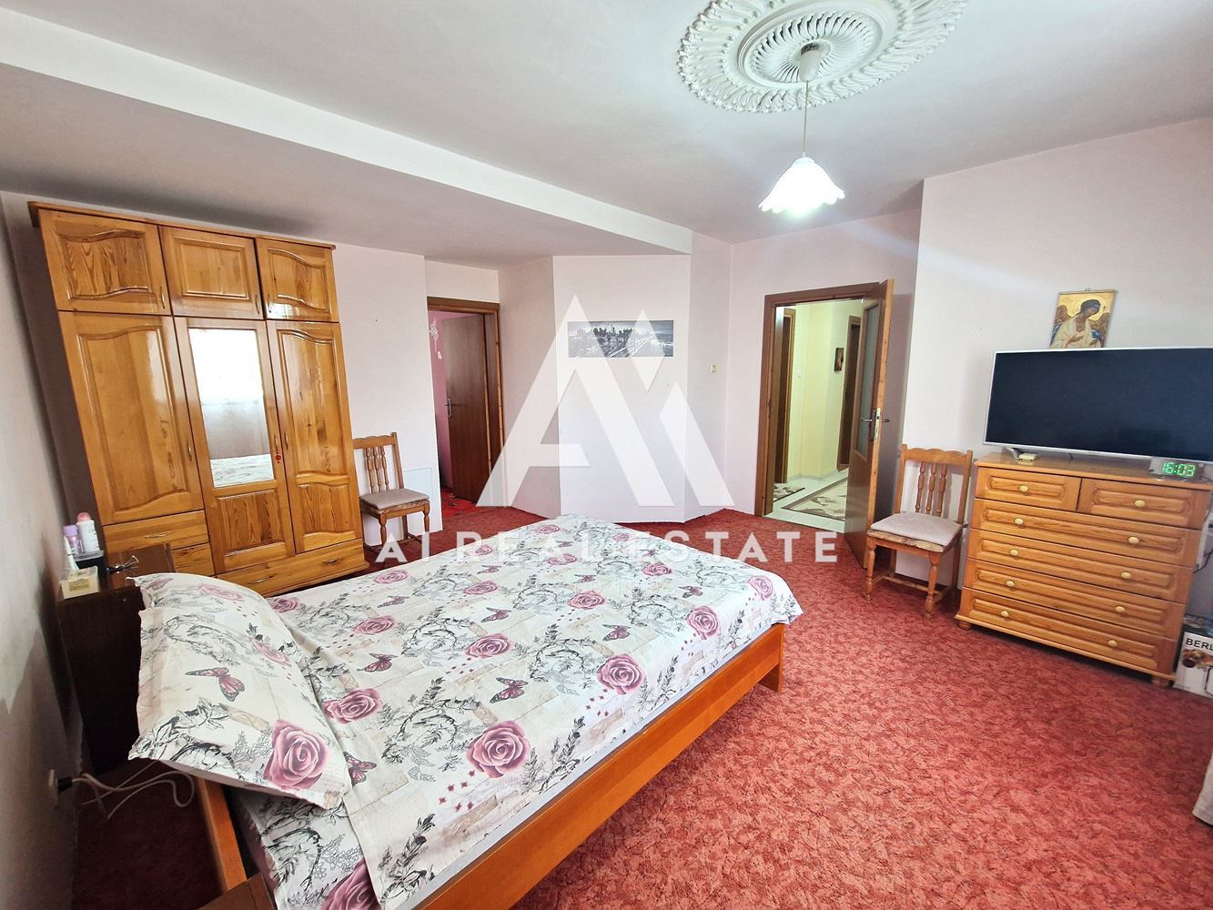 Продава тристаен апартамент-0 Продава тристаен апартамент - 0