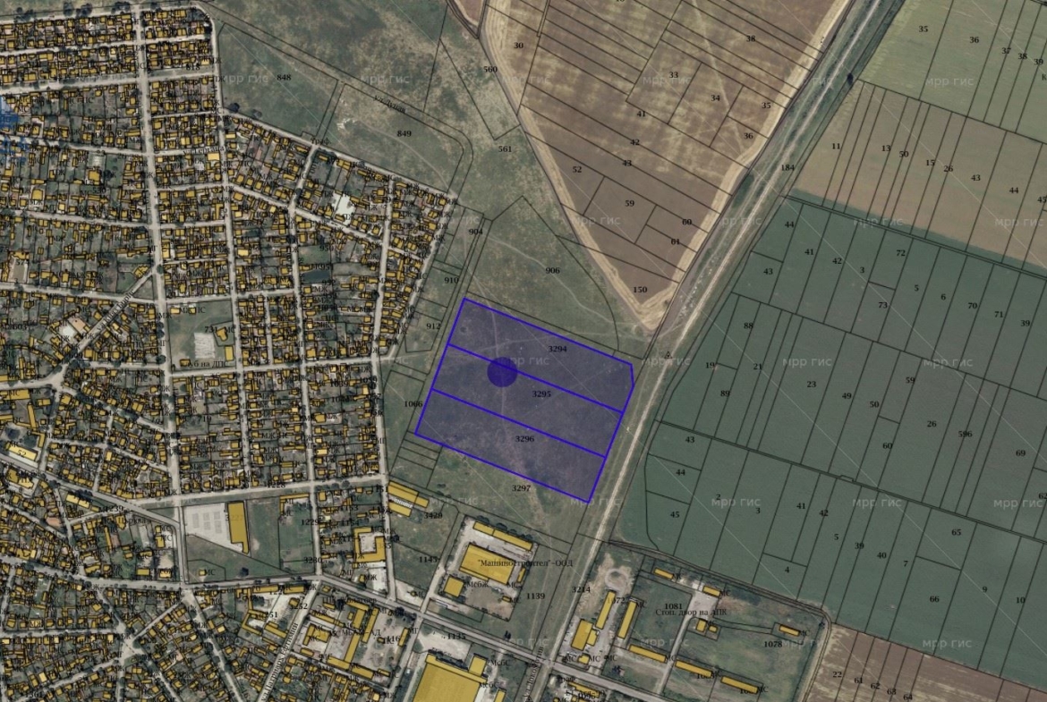 Терен за фотоволтачни централи в гр.Левски с площ 85208 кв.м. ! - 0