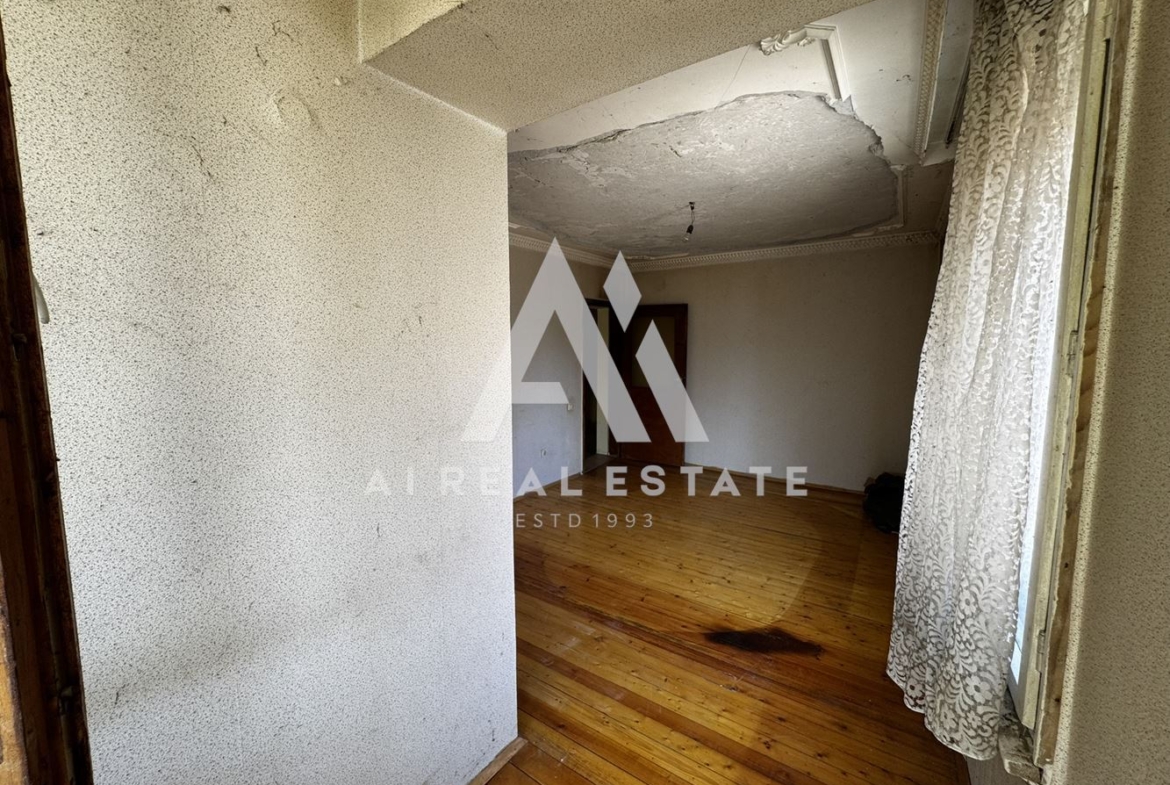 ПЪРВИ ЕТАЖ ОТ КЪЩА С ОТДЕЛЕН ВХОД - 0