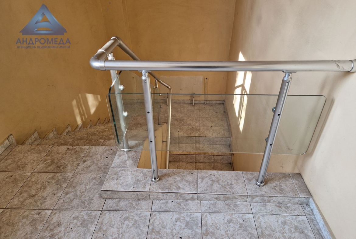 Продава промишлено помещение - 0