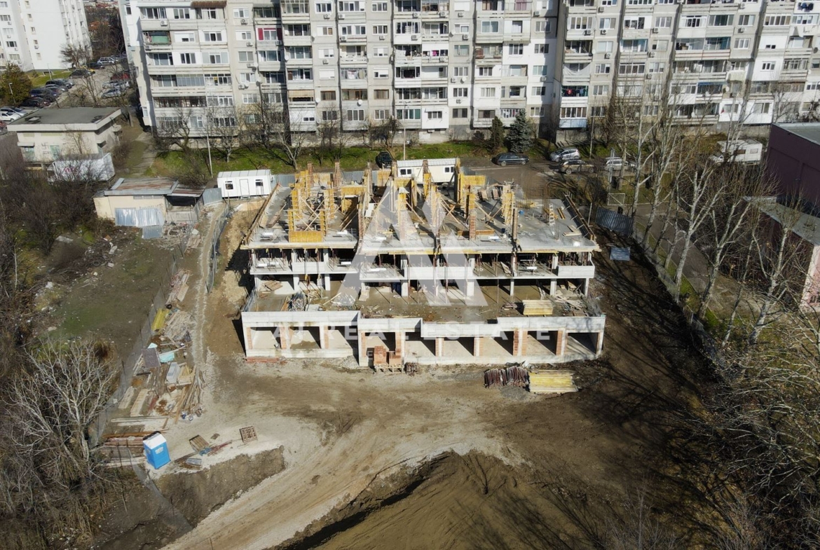 Тристаен в Саут Вю Резиденс - Дружба 1 - 0