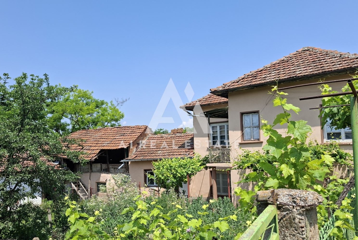 КЪЩА В БОЖУРИЦА - 0