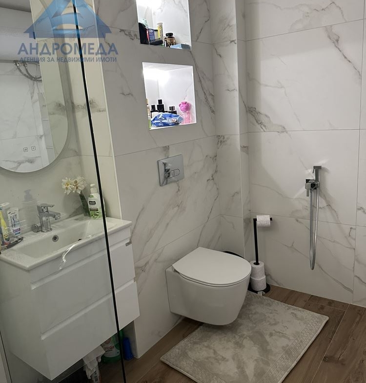 Тристаен апартамент с паркомясто над МУ - 0