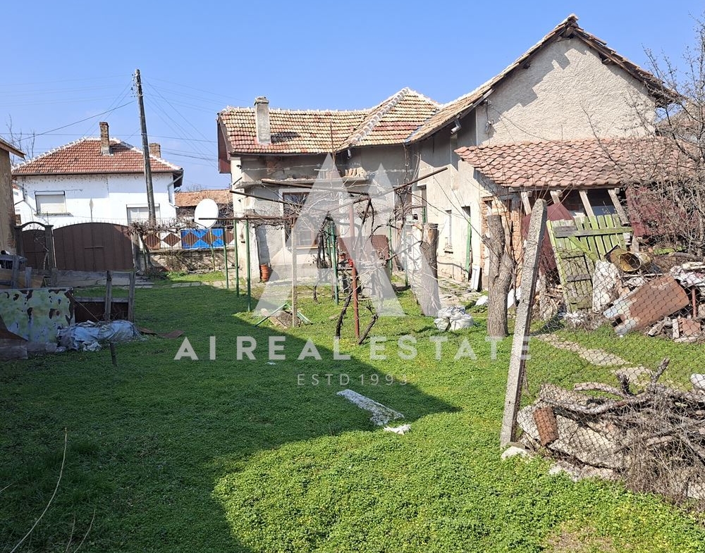 ЕДНОЕТАЖНА КЪЩА С. САДОВЕЦ - 0