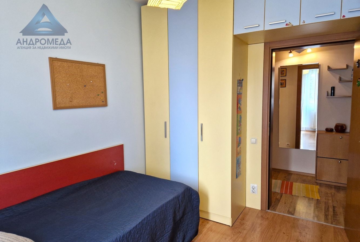 Отдава под наем тристаен апартамент - 0