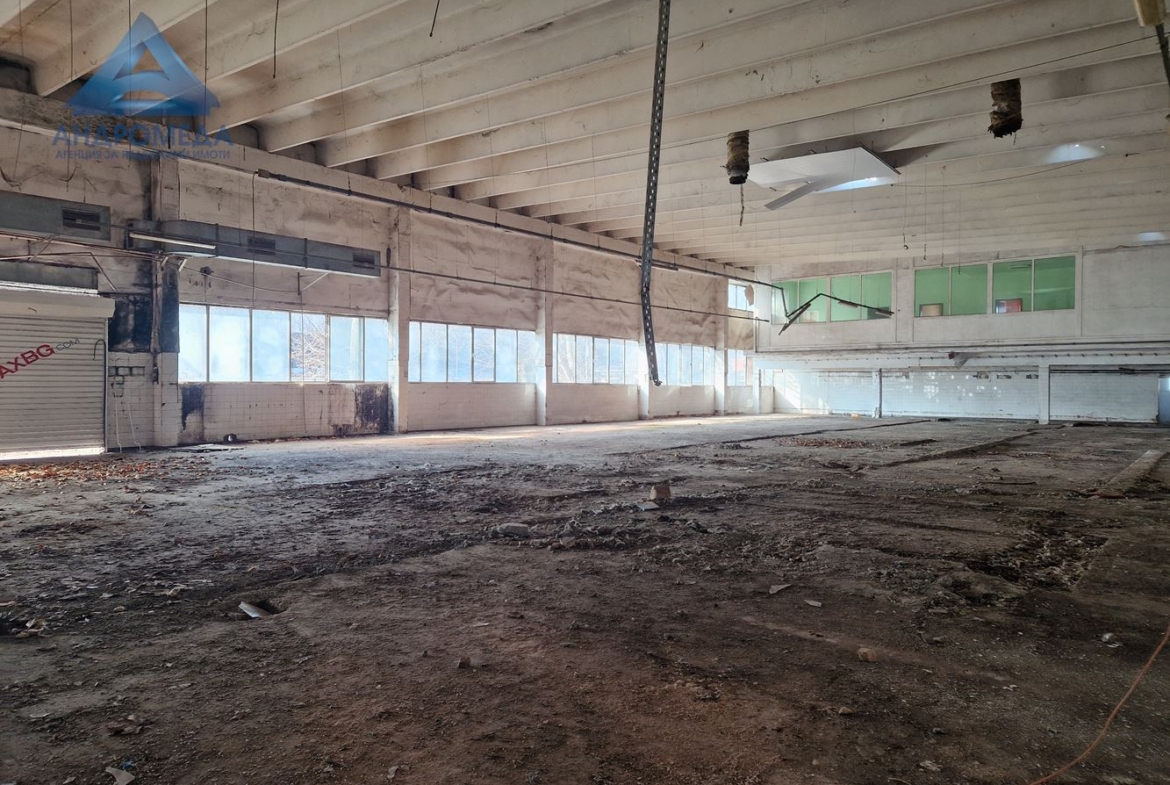 Продава промишлено помещение - 0