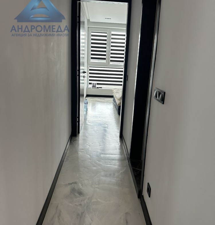 Тристаен апартамент с паркомясто над МУ - 0