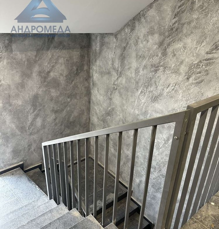 Тристаен апартамент с паркомясто над МУ - 0