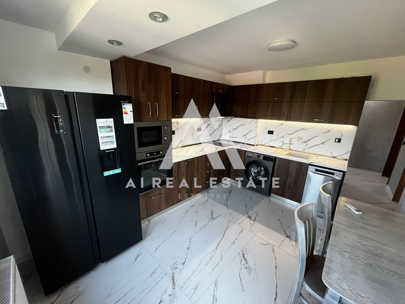 Тристаен апартамент под наем - 0