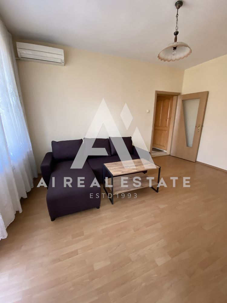 Тристаен апартамент в идеален център на гр. Плевен – район Катя Попова - 0