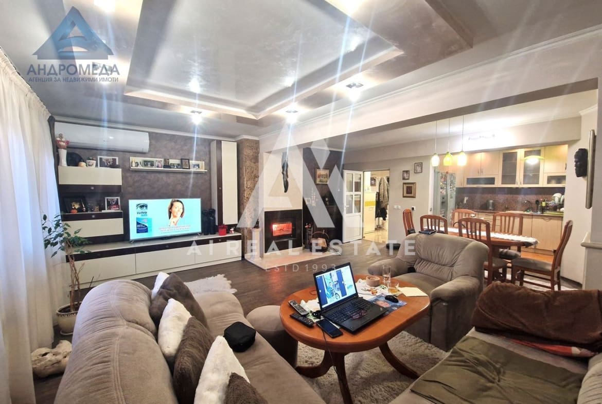 Продава просторен апартамент - 0