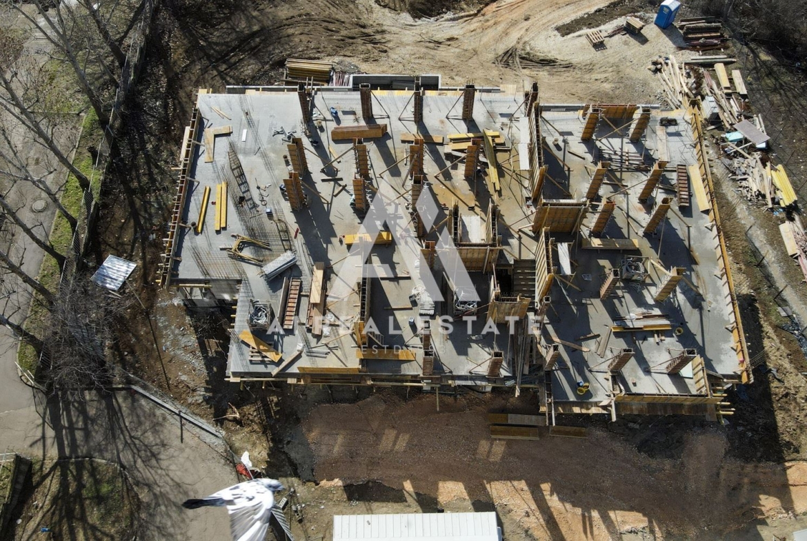 Тристаен в Саут Вю Резиденс - Дружба 1 - 0