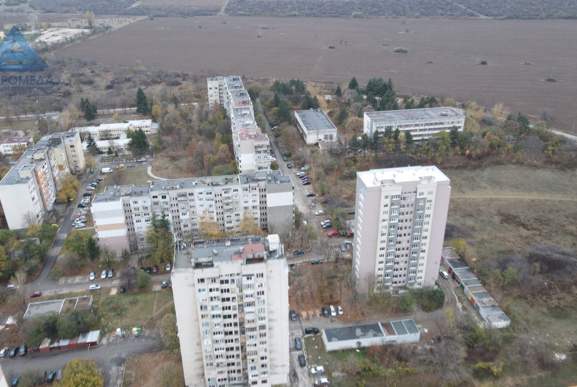 Поземлен имот - 0