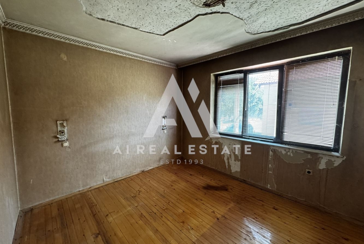 ПЪРВИ ЕТАЖ ОТ КЪЩА С ОТДЕЛЕН ВХОД - 0