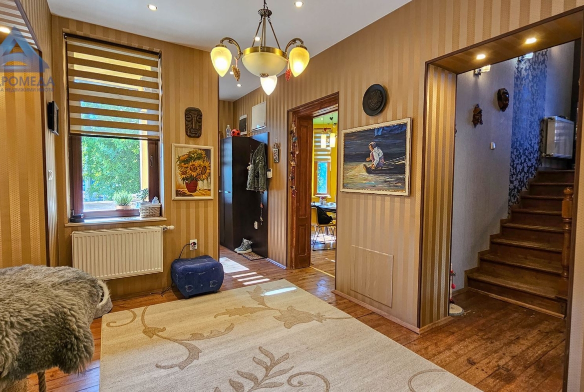 Триетажна къща със самостоятелен двор гр.Плевен, ул.Кирил и Методий 29 ! - 0