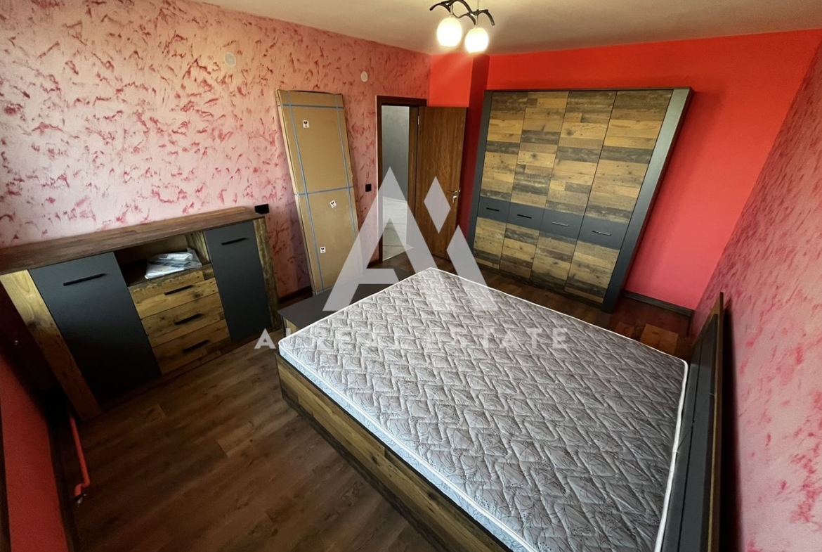 Тристаен апартамент под наем - 0