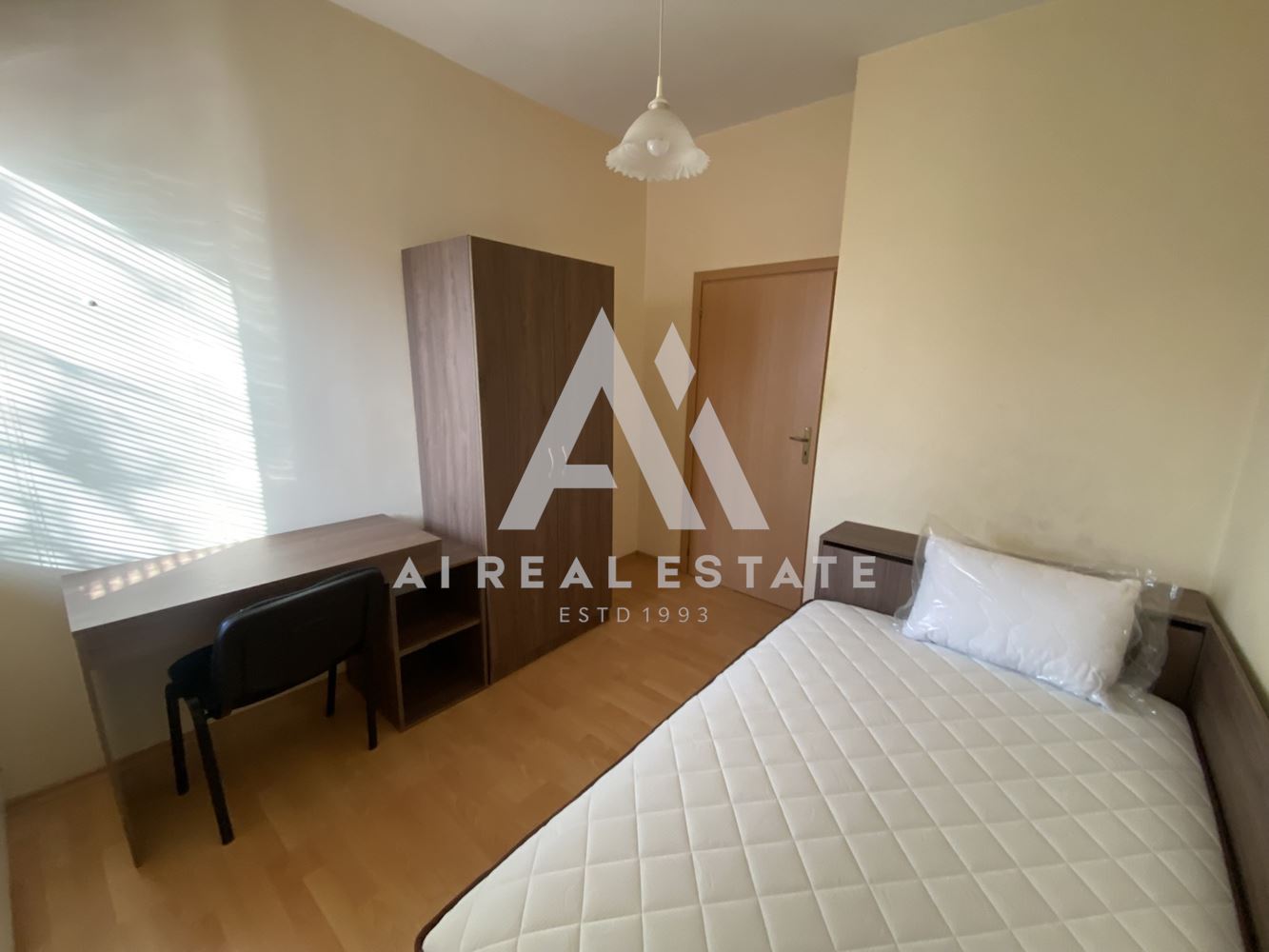 Тристаен апартамент в идеален център на гр. Плевен – район Катя Попова - 0