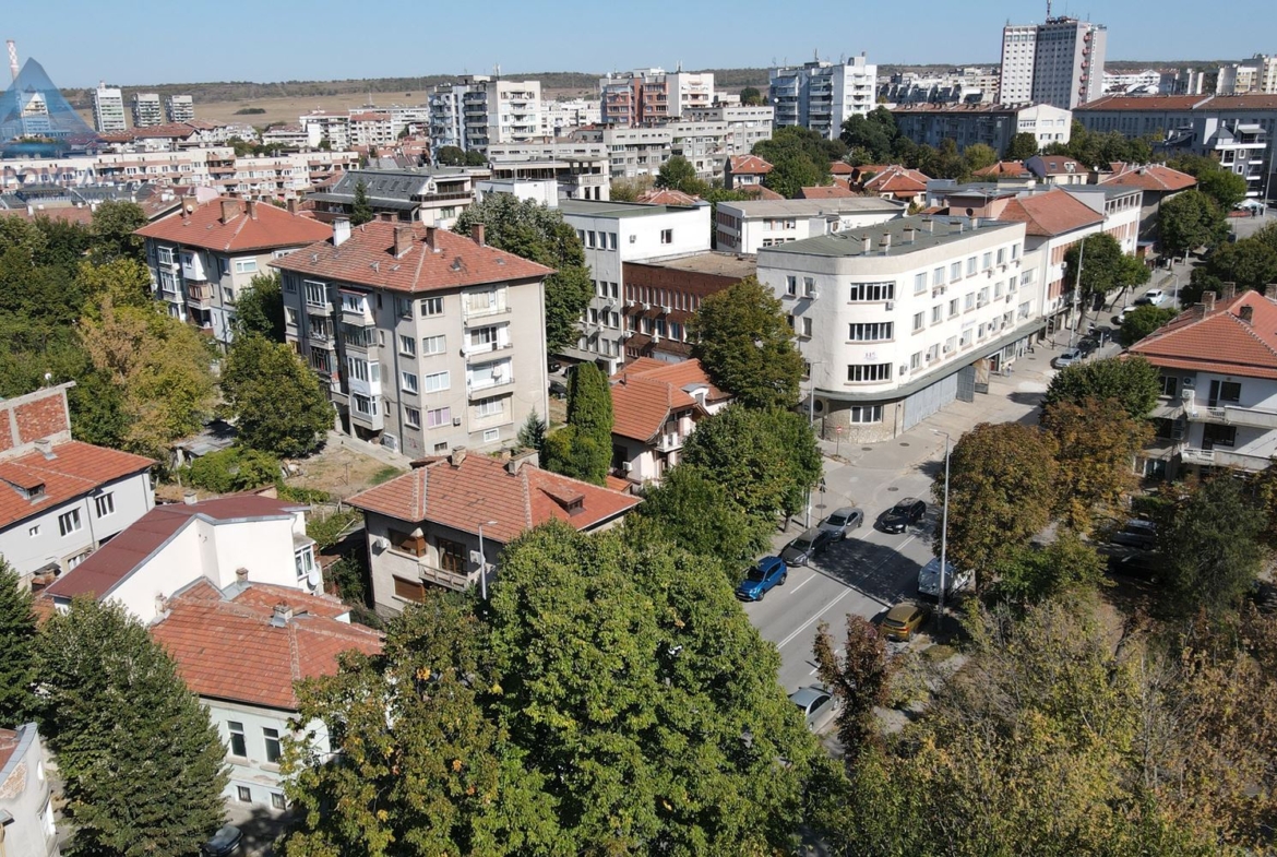 Триетажна къща със самостоятелен двор гр.Плевен, ул.Кирил и Методий 29 ! - 0