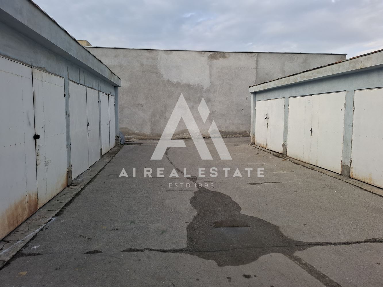 ГАРАЖ В ДРУЖБА 2 – СЛЕД РЕМОНТ, ГОТОВ ЗА ПОЛЗВАНЕ! - 0