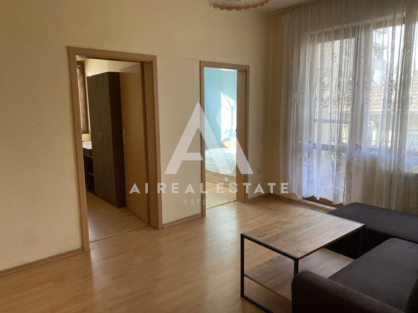 Тристаен апартамент в идеален център на гр. Плевен – район Катя Попова - 0