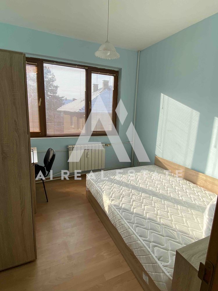 Тристаен апартамент в идеален център на гр. Плевен – район Катя Попова - 0