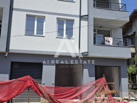 3-стаен Широк център! - 0