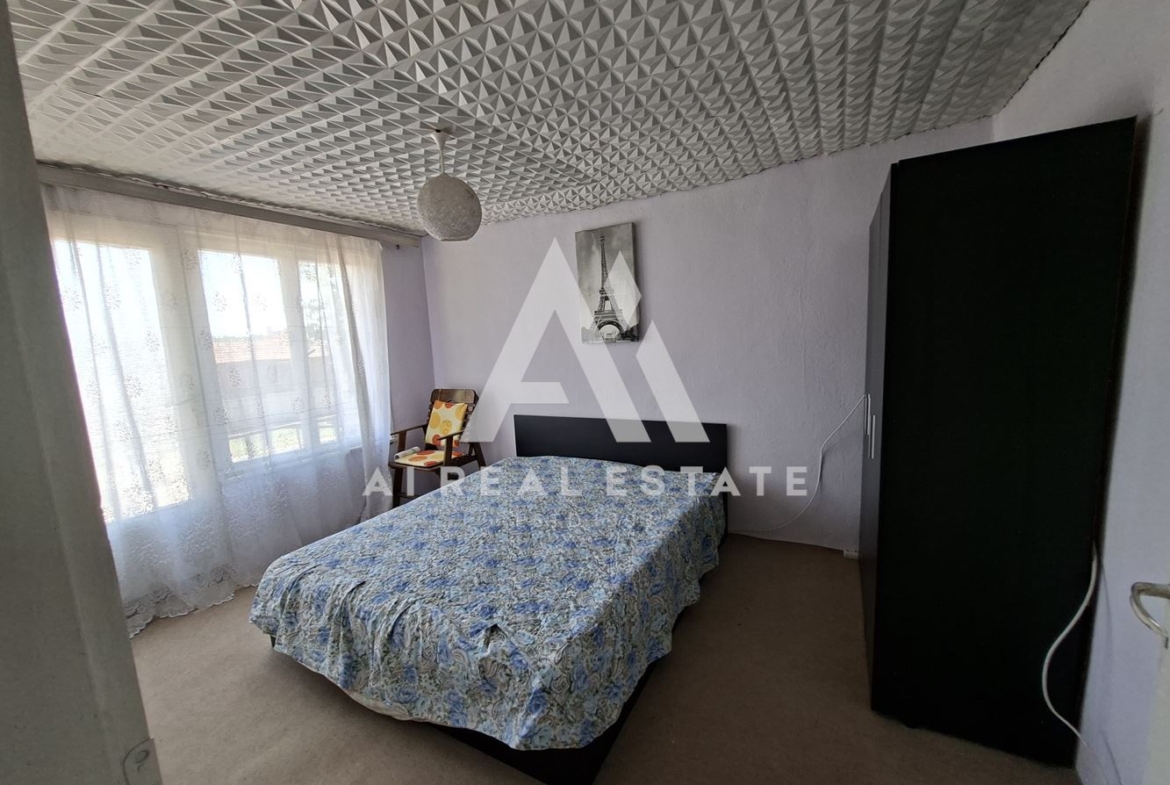 КЪЩА С ДВОР - 0