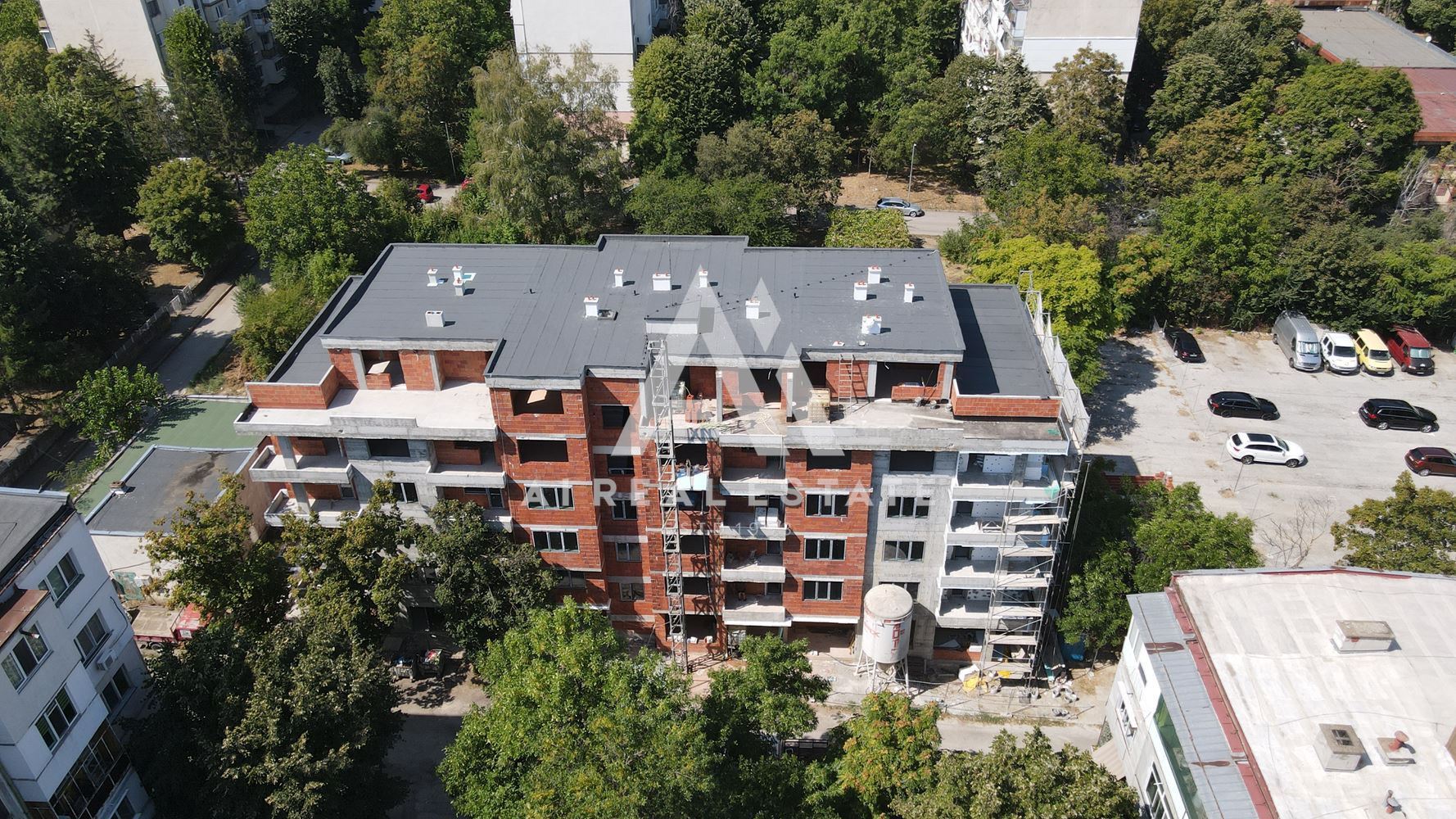 "Three hundred in the BILD A3 building, Storgozia residential area!"Note: The translation assumes "Тристаен" refers to a unit number or identifier within the building context. Adjustments might be necessary if additional context changes this interpretation. Тристаен в сграда БИЛД А3, ж.к.Сторгозия ! - 0