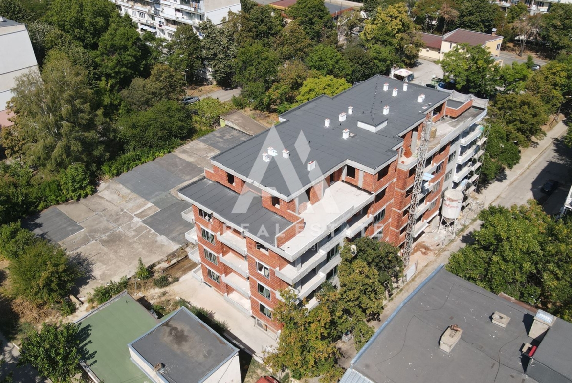 Тристаен в сграда БИЛД А3, ж.к.Сторгозия ! - 0