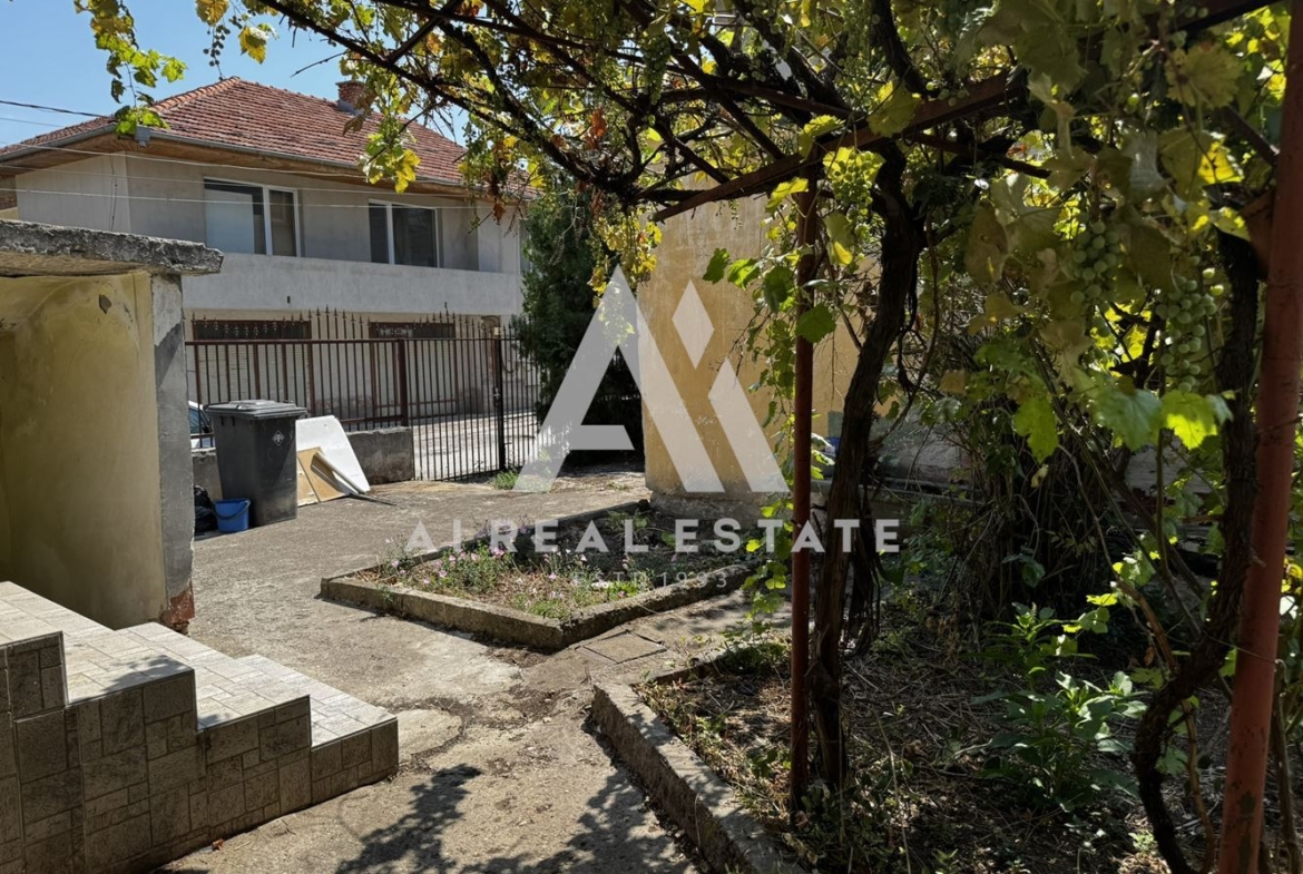 ПЪРВИ ЕТАЖ ОТ КЪЩА С ОТДЕЛЕН ВХОД - 0