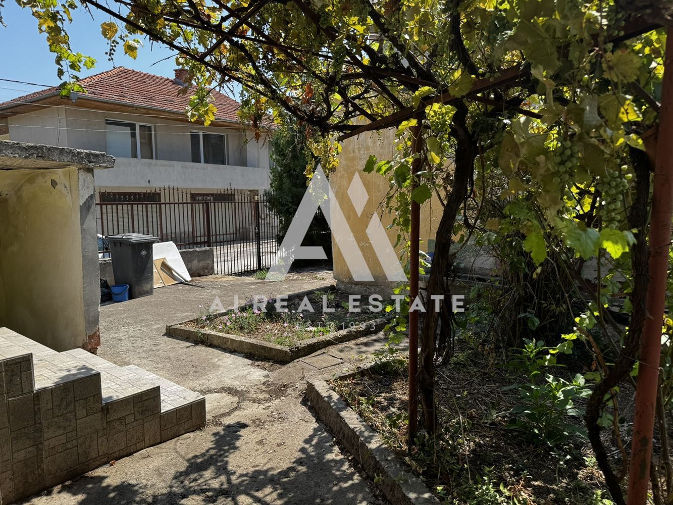 ПЪРВИ ЕТАЖ ОТ КЪЩА С ОТДЕЛЕН ВХОД-0 ПЪРВИ ЕТАЖ ОТ КЪЩА С ОТДЕЛЕН ВХОД - 0