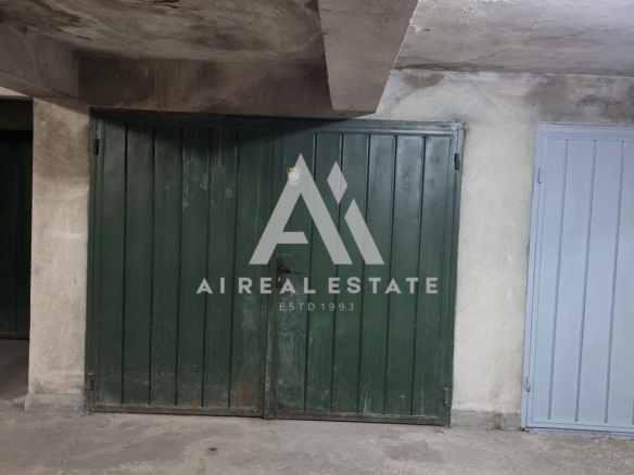 Подземен гараж, разположен на ниво -1 - 0