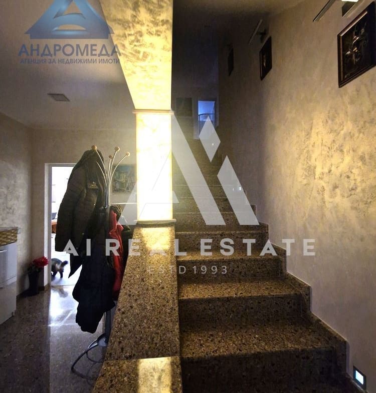 Продава просторен апартамент - 0