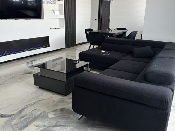 Тристаен апартамент с паркомясто над МУ - 0