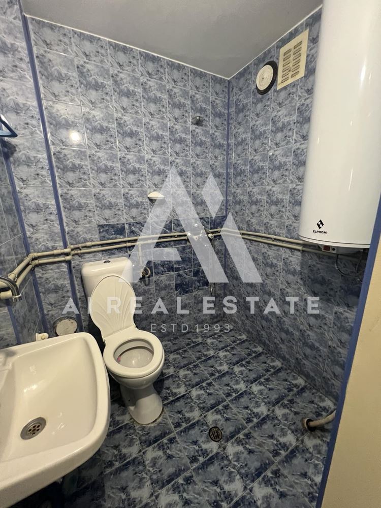 🏡 Етаж от къща на ул. Чаталджа – удобство и функционалност в централната част на Плевен - 0