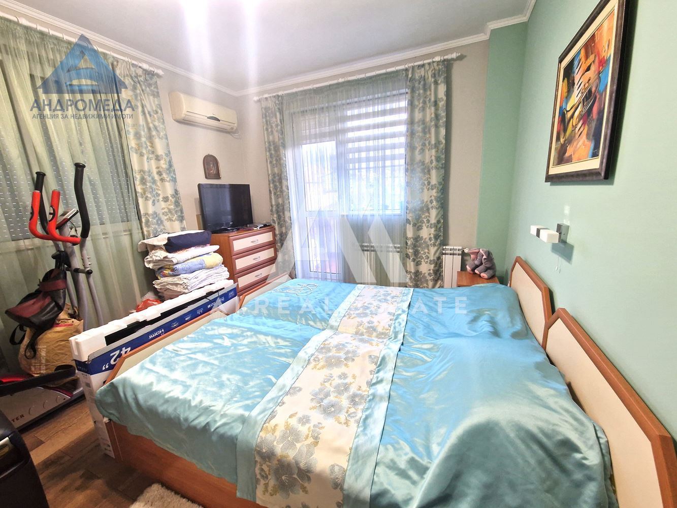 Продава просторен апартамент - 0