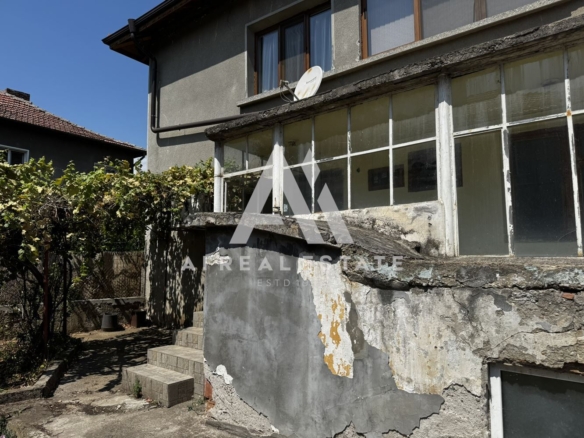 ПЪРВИ ЕТАЖ ОТ КЪЩА С ОТДЕЛЕН ВХОД - 0