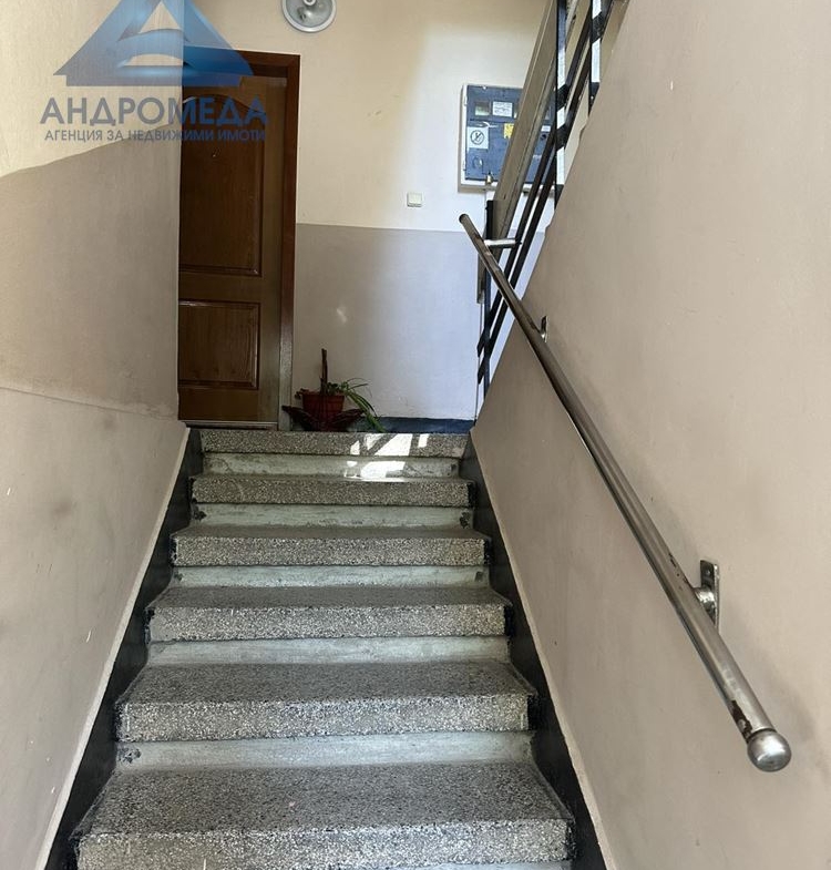 Тристаен апартамент ж.к. Сторгозия 1 - 0