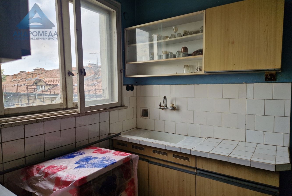 Продава четиристаен апартамент в гр.Плевен - 0