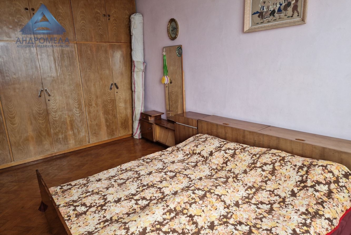 Продава четиристаен апартамент в гр.Плевен - 0