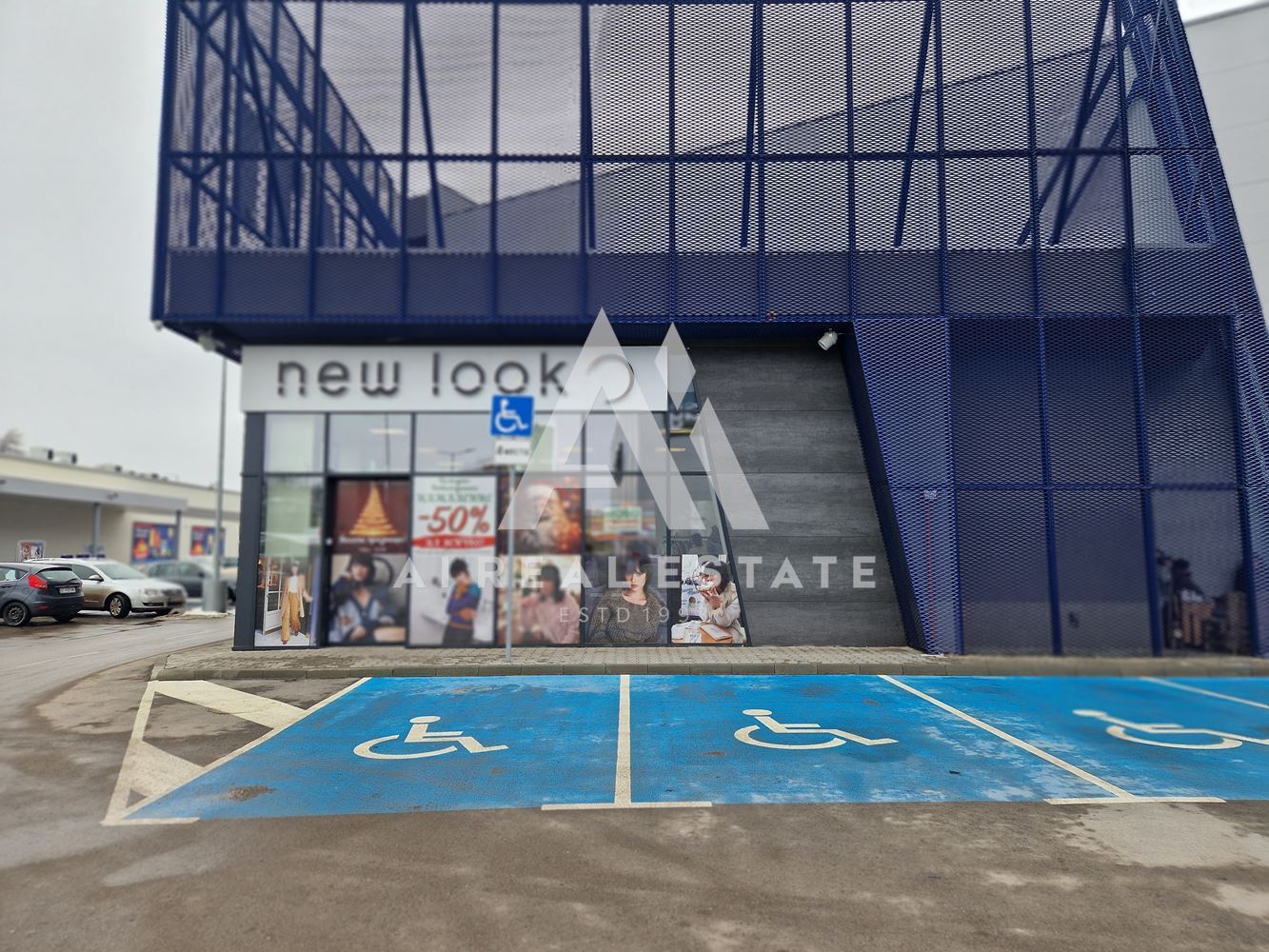 Rents out a shop-0 Дава под наем магазин - 0