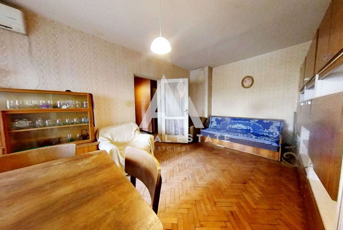 Тристаен апартамент ж.к. Сторгозия 1 - 0