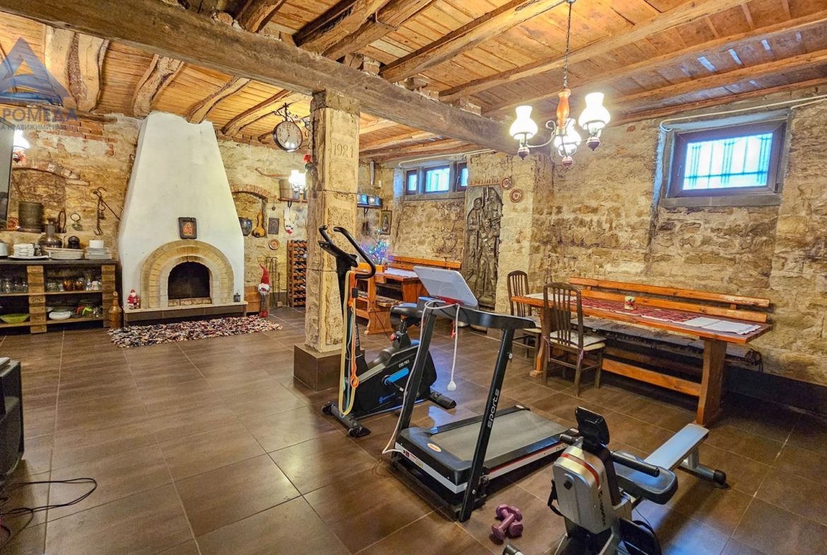 Триетажна къща със самостоятелен двор гр.Плевен, ул.Кирил и Методий 29 ! - 0