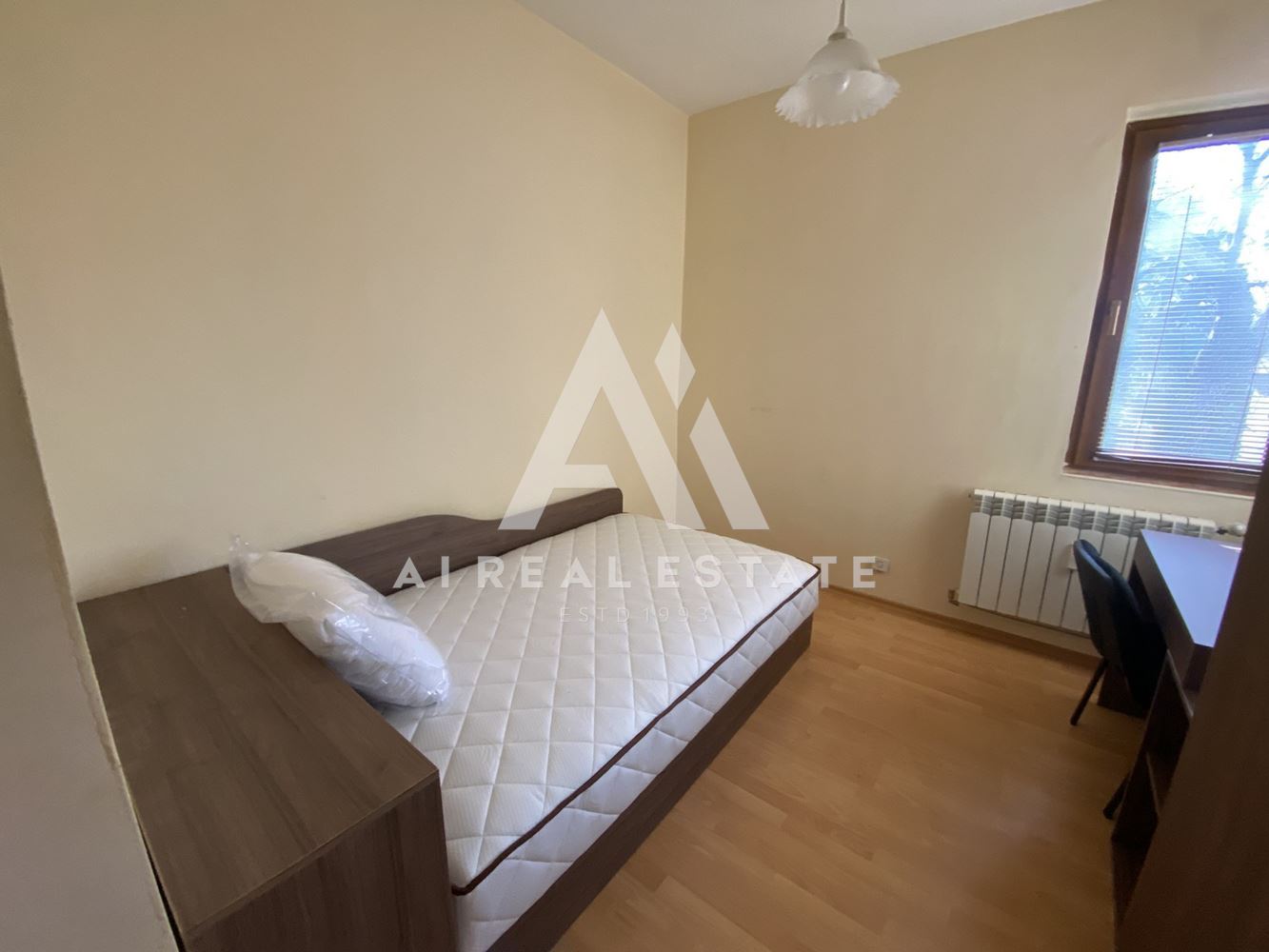 Тристаен апартамент в идеален център на гр. Плевен – район Катя Попова - 0