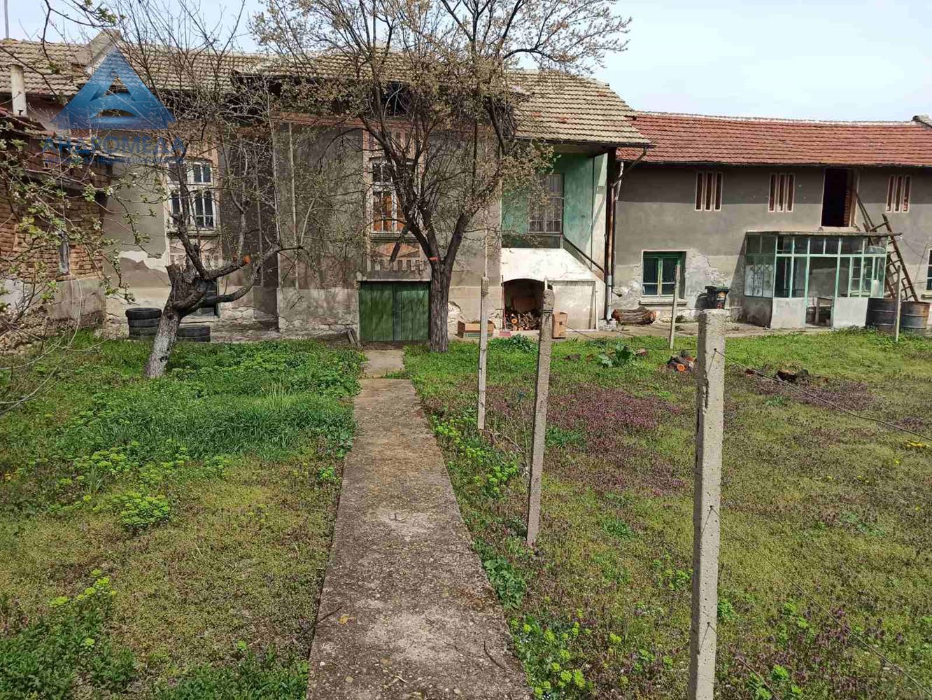 Къща с двор в с.Комарево - 0